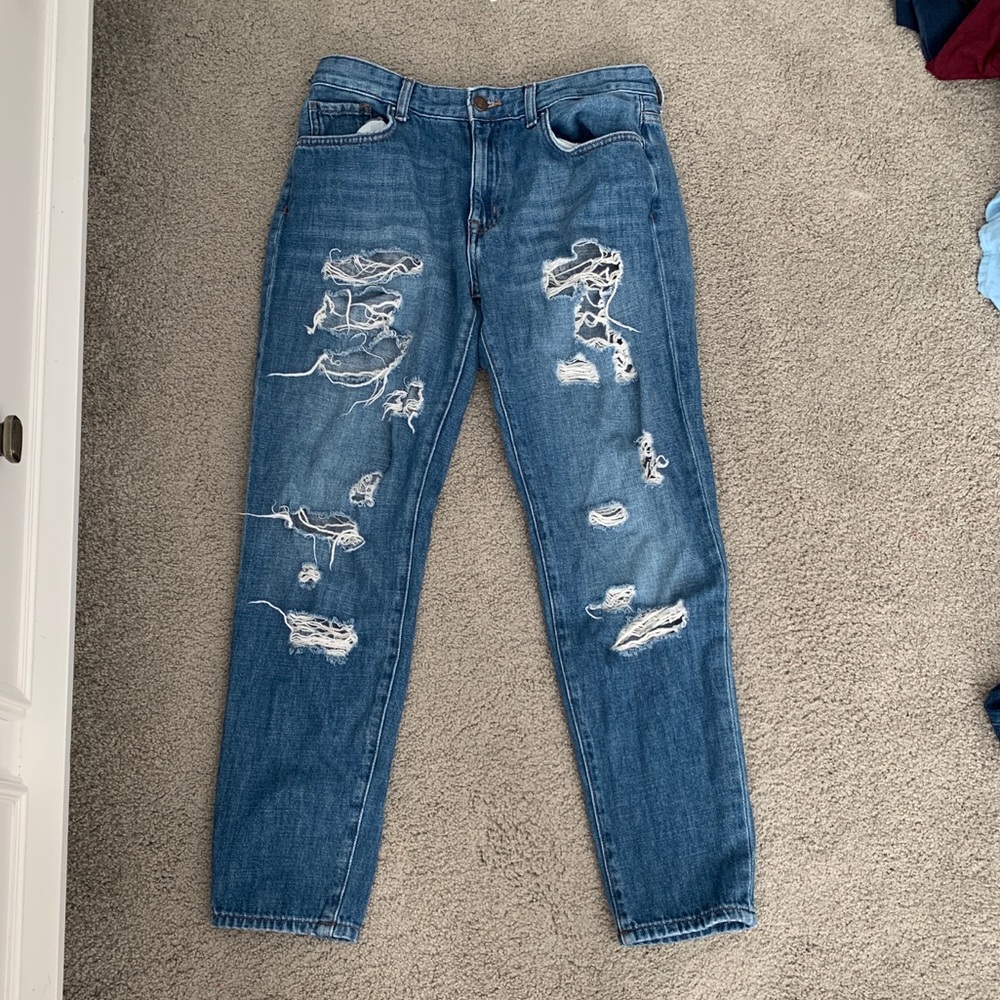 Forever 21 blue ripped jeans